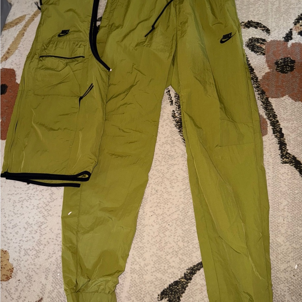 Nike Men's Olive Green Pants